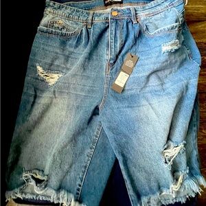 Mid line Jean shorts come to thigh, XL new tags still on.  Very good buy.